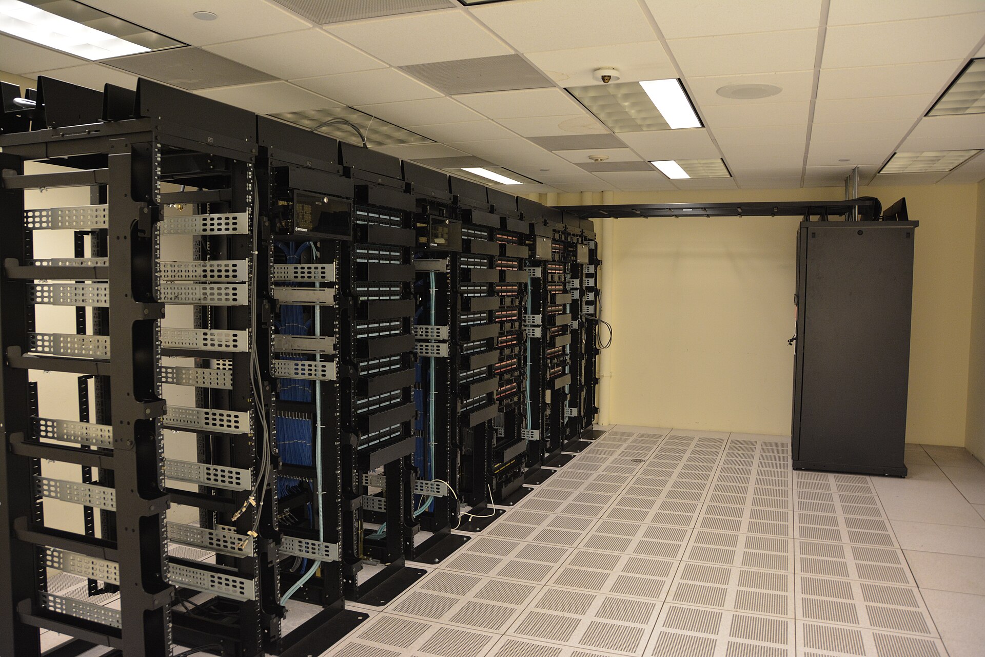 Serverracks in einem Rechenzentrum