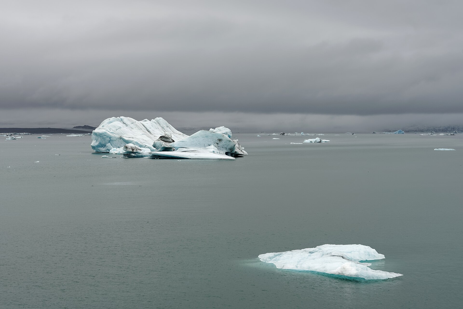 Eisberge in der Gletscherlagune Jökulsárlón in Island